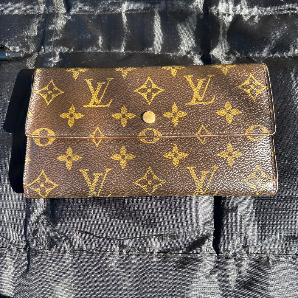 Louis Vuitton monogram international wallet